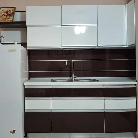 Spacious With Balcony, Appartement