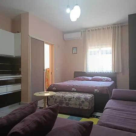 Appartamento Spacious With Balcony, Durrës