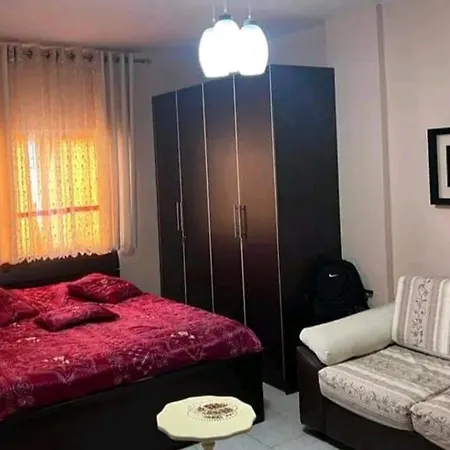 Spacious With Balcony, Lägenhet