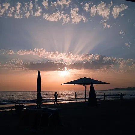 Spacious With Balcony, Lägenhet *