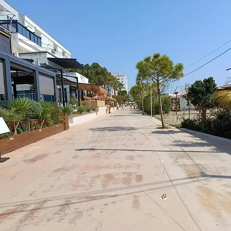 Spacious With Balcony, Lägenhet