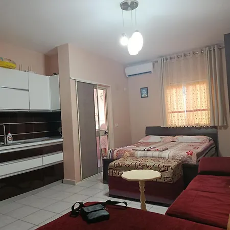 Spacious With Balcony, דירה *