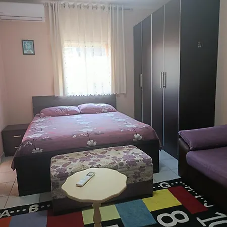 Spacious With Balcony, דירה *